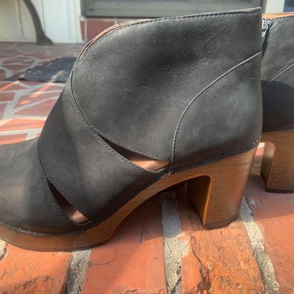 dansko delphina size 39